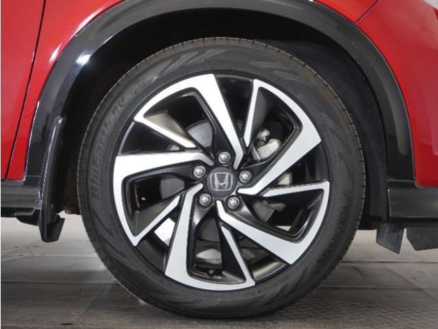 アルミホイール装着車です！これで足元まわりもおしゃれにきまります！