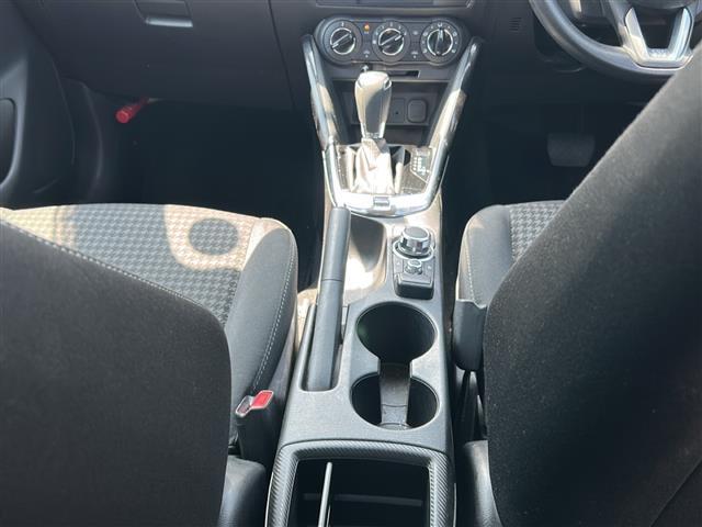 ドリンクホルダーの画像です。店舗にて現車の確認もいただけますので、お電話で在庫のご確認の上是非ご来店くださいませ！！！ワクワクするクルマ選びをご提案します！