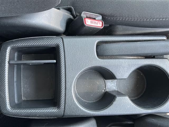 ドリンクホルダーの画像です。店舗にて現車の確認もいただけますので、お電話で在庫のご確認の上是非ご来店くださいませ！！！ワクワクするクルマ選びをご提案します！