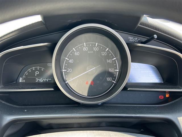 スピードメーターの画像です。店舗にて現車の確認もいただけますので、お電話で在庫のご確認の上是非ご来店くださいませ！！！ワクワクするクルマ選びをご提案します！