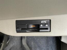 【ETC】有料道路を利用する際に料金所で停止することなく通過できる、ETC車載器（ノンストップ自動料金収受システム機器）が装備されています。セットアップを行うことで利用可能になります。