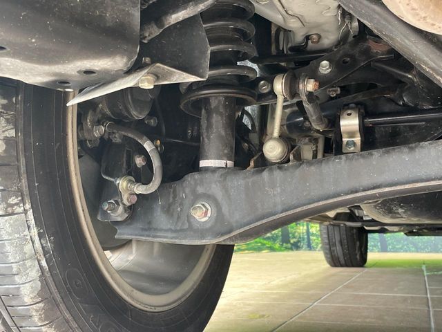 お車を安心してお乗りいただく為には、足回りの定期点検が欠かせません。サービスサポート（有償保証）では無料点検もご提供しており、安心のカーライフをお過ごしいただけるサポート体制が整っています。