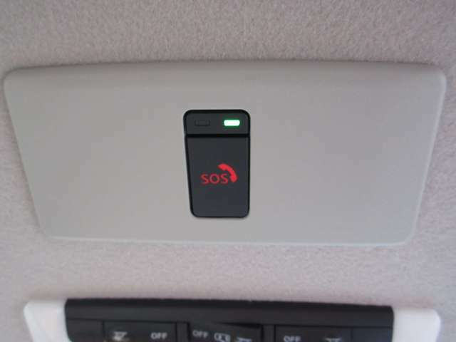 あおり運転をされても安心！緊急通報も可能、ボタンを押すだけでオペレーターにつながるSOSコール付。（別途登録費用が必要となります。）