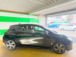 禁煙車です！また、ミラーウインカー・ドアバイザー・プライバシーガラス付きです！