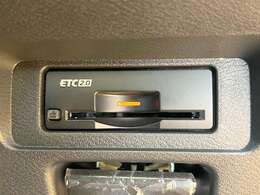 ビルトイン型ETC2.0（DSRC）付き！DSRC通信を利用し、ITSスポットとの間の高速・大容量通信により、広範囲の渋滞・規制情報提供や安全運転支援など様々なサービスが受けられる優れものです。