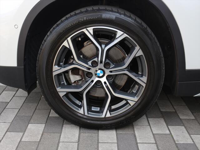ドライバー側に少し傾けられたインパネ。航空機のコクピットのようなデザインと夜間照明はBMWの伝統のカタチです。BPS世田谷03-5450-5547