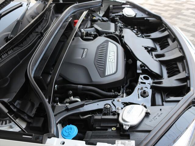 【YANASE】ステッカーはお客様の車がトラブルに遭った万一の時、それに気付いたヤナセスタッフが【お手伝いできませんか？】とお声掛け出来る様にする為です。