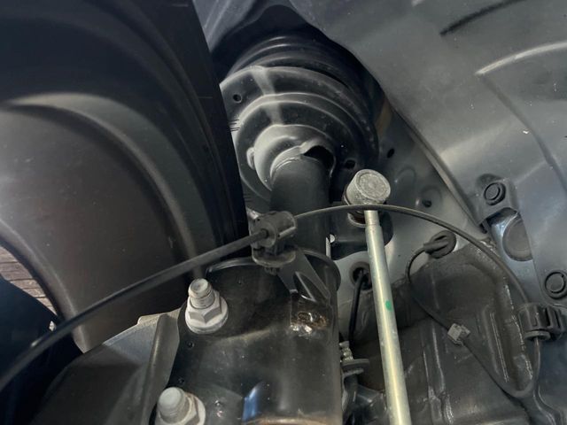 お車を安心してお乗りいただく為には、足回りの定期点検が欠かせません。サービスサポート（有償保証）では無料点検もご提供しており、安心のカーライフをお過ごしいただけるサポート体制が整っています。