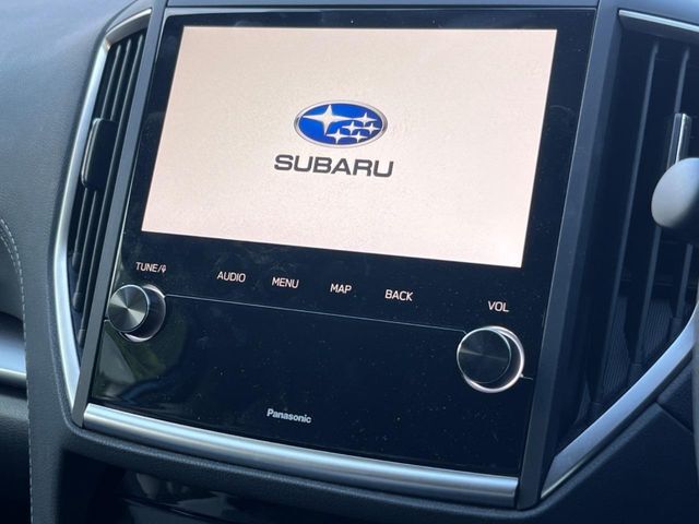 【純正ビルトインナビ】インテリアに溶け込むスタイリッシュな「専用設計ナビ」を装備♪視認性や操作性など基本性能にも優れ、より上質なカーライフをお楽しみいただけます。