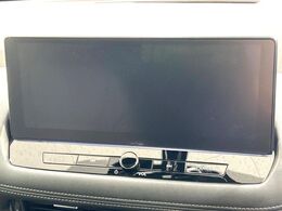 【純正12.3型ナビ】人気の純正ナビを装備。オーディオ機能も充しており、Bluetooth接続すればお持ちのスマホやMP3プレイヤーの音楽を再生可能！毎日の運転がさらに楽しくなります！！