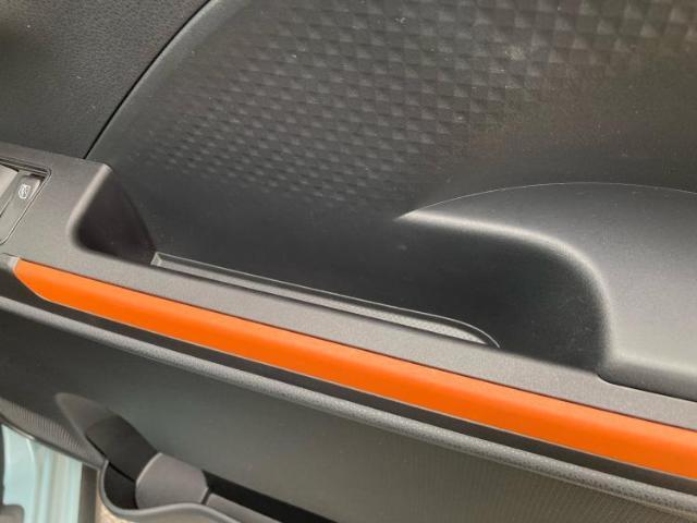 WECARSでは各商談席に大型モニターをご用意しております！見やすい大画面でゆったりと全国の在庫をご覧いただけます！是非ご来店お待ちしております！