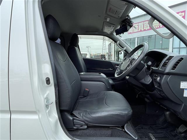 座り心地が良いシートなので長時間の運転でも快適にお過ごしいただけます。新品のフロアマットのご注文も可能です。掲載箇所以外にご希望の写真がございましたらお気軽にお問い合わせ下さい。