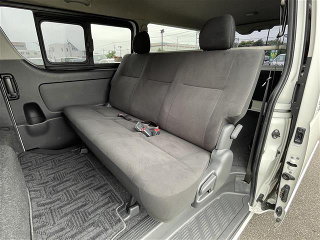 車内を綺麗に保つのには必須のアイテムです。当店ではフカフカな新品マットも絶賛取り扱い中！ぜひご相談くださいませ。
