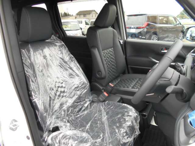 運転席・助手席はシートヒーター付き