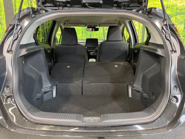 普段のお買い物や通勤、送迎等に十分な荷室スペースを確保しております。セカンドシートを倒すと、大きな荷物の積載も可能です♪