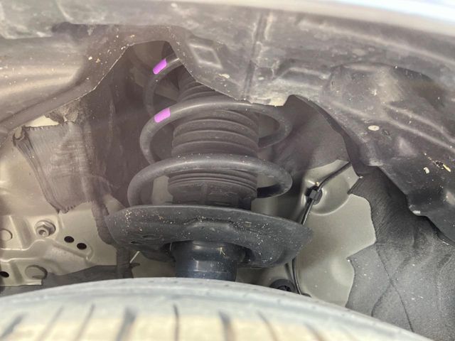 お車を安心してお乗りいただく為には、足回りの定期点検が欠かせません。サービスサポート（有償保証）では無料点検もご提供しており、安心のカーライフをお過ごしいただけるサポート体制が整っています。