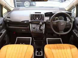 熟練の選任スタッフがインパネからフロアマットまで、丁寧に車内クリーニングを施工しております。必要な場合は各部リペアや車内消臭も施工しておりますので、安心してお買い求め頂けます。