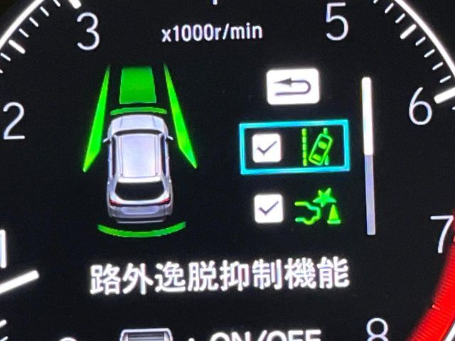 【車線維持支援システム】高速道路走行時、車線からはみ出しそうな時にステアリングを制御。より安心・安全な運転をサポートしてくれます！
