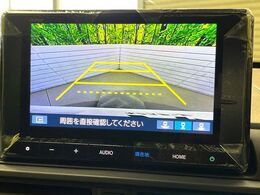 【バックカメラ】駐車時に後方がリアルタイム映像で確認できます。大型商業施設や立体駐車場での駐車時や、夜間のバック時に大活躍！運転スキルに関わらず、今や必須となった装備のひとつです！