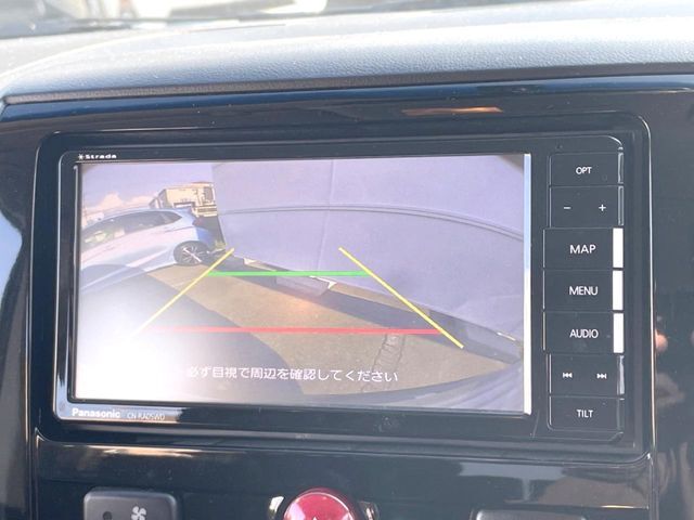 【バックカメラ】駐車時に後方がリアルタイム映像で確認できます。大型商業施設や立体駐車場での駐車時や、夜間のバック時に大活躍！運転スキルに関わらず、今や必須となった装備のひとつです！