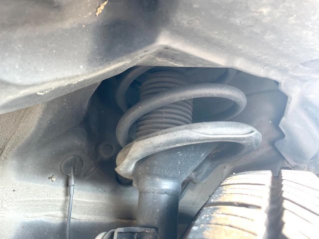 お車を安心してお乗りいただく為には、足回りの定期点検が欠かせません。サービスサポート（有償保証）では無料点検もご提供しており、安心のカーライフをお過ごしいただけるサポート体制が整っています。
