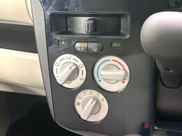 寒い冬も暑い夏も全席に快適な空調を届けてくれる、ダイヤル式エアコンを装備♪