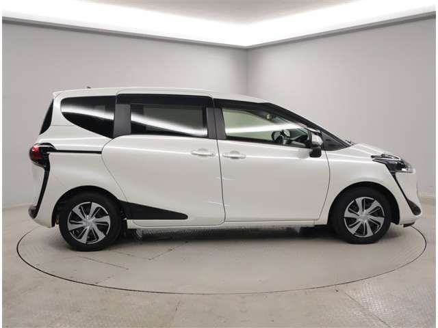 任意保険 JAF 割賦 スマイルパスポート（車両メンテナンス）など、お客様のお役に立つ商品も充実しています。