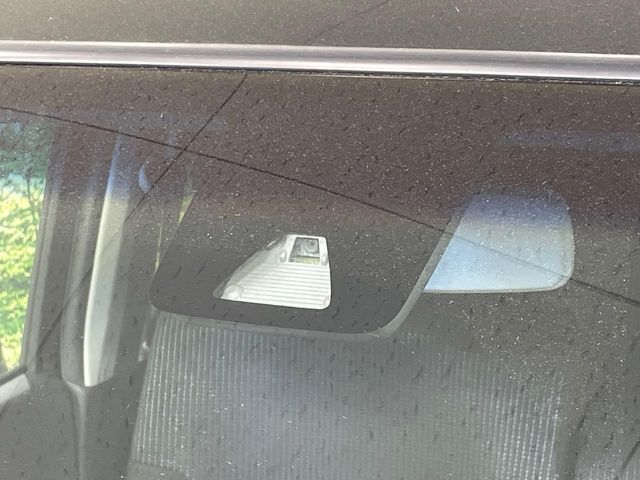 【スマートアシスト】走行中に前方の車両等を認識し、衝突しそうな時は警報とブレーキで衝突回避と被害軽減をアシスト。より安全にドライブをお楽しみいただけます。