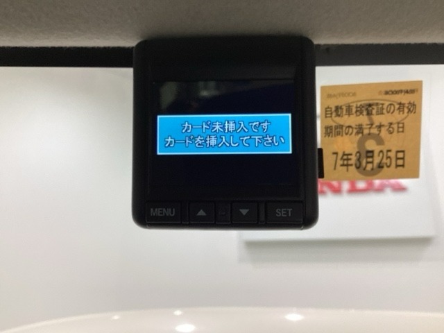 ドライブレコーダーが前方の監視をしてくれます。衝突や急ブレーキなどを感知した場合に、記録された動画が万が一の際に直前の状況を把握する手助けとなります。