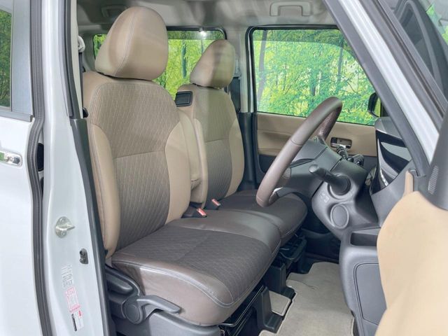 運転席シート廻りは使用感も少なく、良好な状態となっています。前オーナー様が丁寧に使っていたことがよくわかりますね。