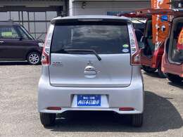 『全てのお客様に安心を』　自社整備工場にて厳しいチェックを通過した車両には点検記録簿と保証書を発行し、整備保証を付けさせていただきます。(一部車両を除く)