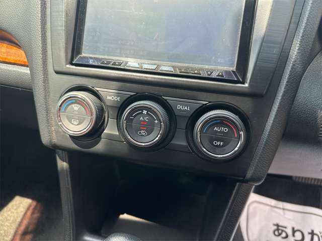 内外装につきましては、熟練のスタッフが真心込めて丁寧に車内清掃、外装磨きを致します。鉄粉を除去してポリッシャーバフで綺麗に磨いた車はもちろん他社とは比べ物にならない綺麗な内外装です。