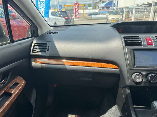 お車にてご来店の方は国道129号線上溝バイパス入り口を上溝駅方向へ400メートル位先、右側の大展示場になります。電車でご来店の方はJR相模線番田駅よりお電話頂ければ、お迎えに参ります。