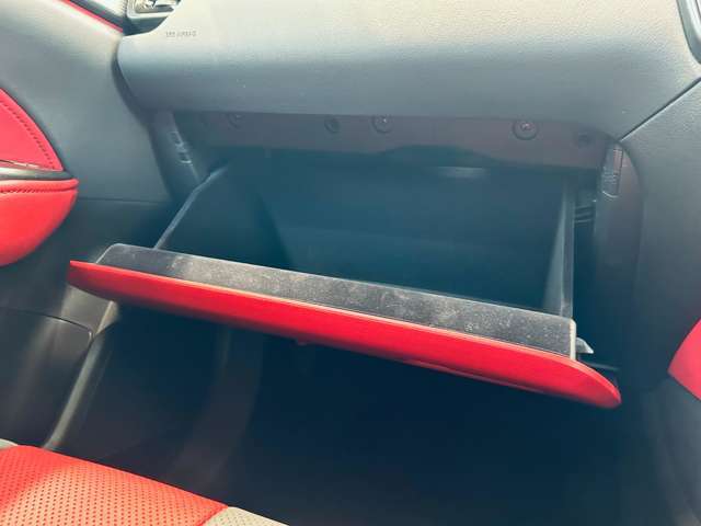 ご遠方の場合でも、下取り車両の金額を概算でお出しすることは可能でございます。車検証をお手元に、走行距離をご確認の上お問い合わせくださいませ。