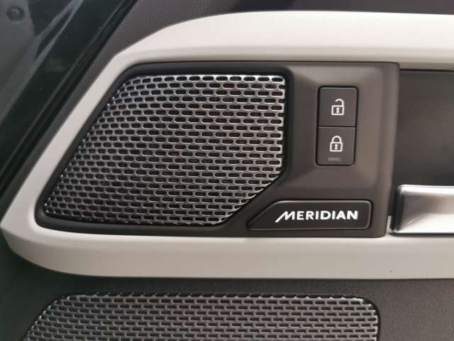 【MERIDIANサウンドシステム】英国の高級オーディオブランド「MERIDIAN」のサウンドシステムです。上質なドライブには上質な音響を。