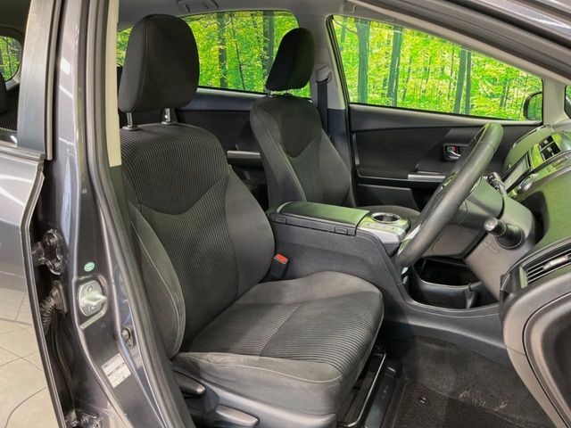 運転席シート廻りは使用感も少なく、良好な状態となっています。丁寧に使われていたことがよくわかりますね。