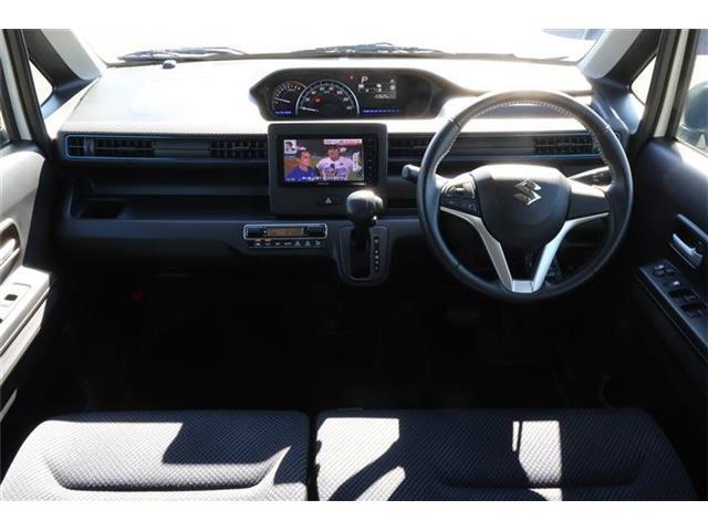 前席全体　目線も高く広い視界で安心して運転することができますね！