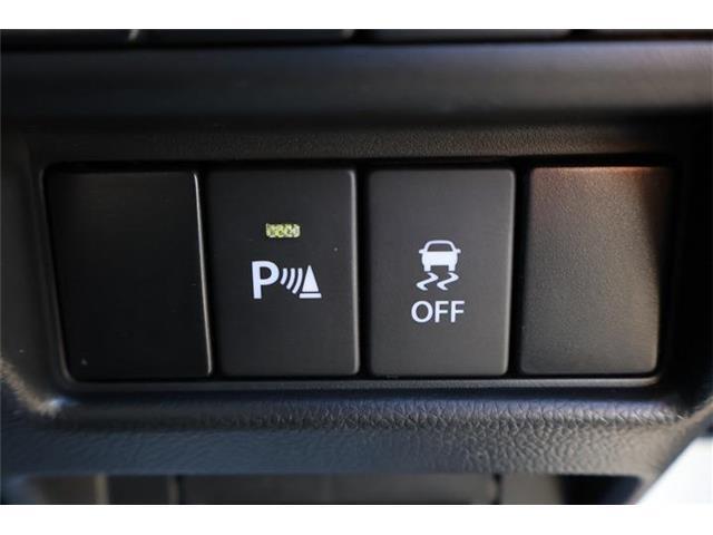 パーキングセンサー付で、車庫入れも駐車もラクラクです。