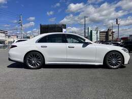 美しく輝くオパリスホワイトのボディーカラーも大きな魅力の一つです。