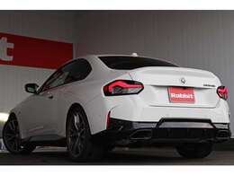 リア部も目立つ汚れ等無く状態はとても良好な1台となっております。