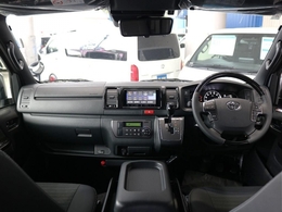 特別仕様車なので高級感のある内装になっています☆