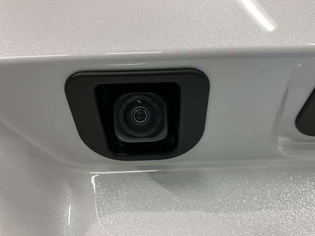 ■充実のアフターサービス■　車の販売はもちろん、自社整備工場・自社鈑金工場・オイル交換＆点検専門店舗を完備しておりますので納車後もお客様のカーライフをトータルでサポートいたします。