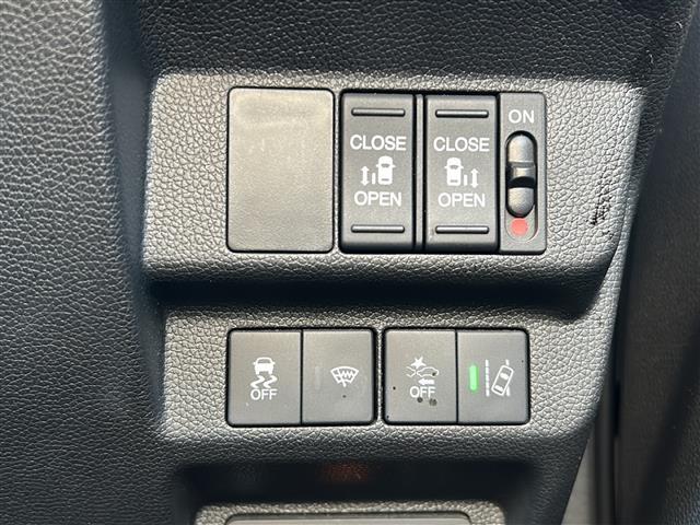 【運転席操作部】『運転席周辺の装備』の画像になります。快適なドライブを楽しむための機能が装備されています！運転席から触れるので使いやすいです！