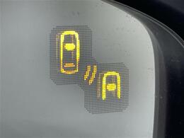 【ブラインドスポットモニタ】レーダーにより隣車線の車両を検知。車両を検知した側の表示灯が点灯。車両を検知している側に車線変更をしようとした場合、ブザーと表示で危険をお知らせします。