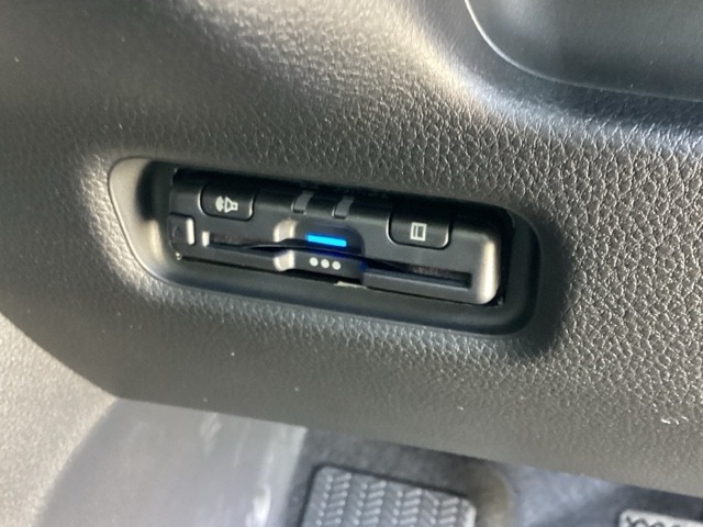 ETCも付いておりますので、高速道路の料金所もノンストップ通過可能ですよ＾＾是非揃えたい装備ですね！