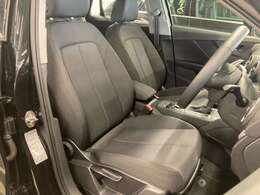 エンジンやトランスミッション等の主要部品を含むほぼ全ての部品を、走行距離に関係なく保証します。万一、修理が必要な場合でも工賃や部品代等は無償です。保証期間はスタッフまでお尋ねください