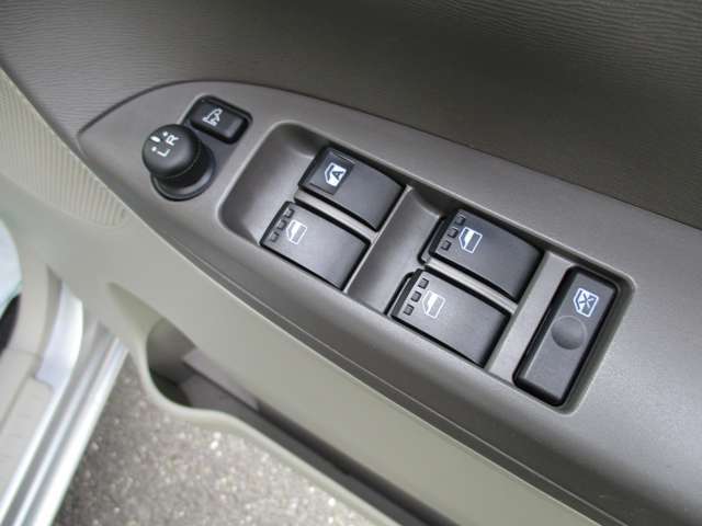 万が一の場合にも対応できるよう、ローダー車（車両積載車）を完備しております。十分に整備をして納車いたしますが、突然動かなくなったという場合にも車両の運搬・修理ができる体制がございます。