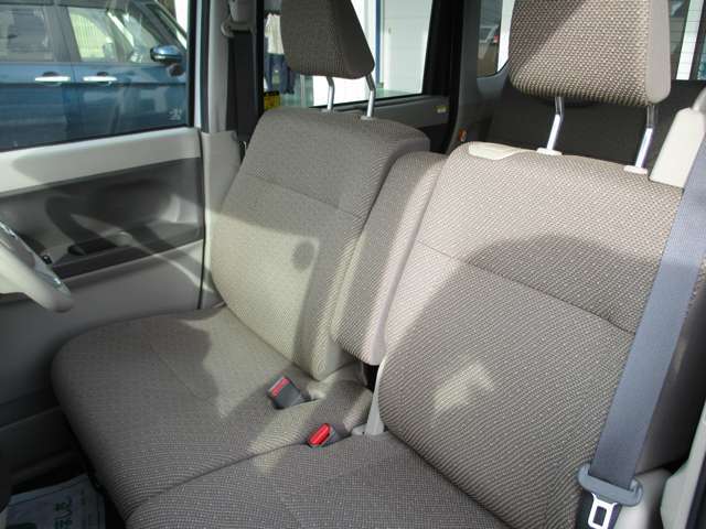 通常車検は陸運局での検査が必要ですが、当社は指定工場完備のため自社で検査が可能です。そのための検査機器や国家整備士の資格をもったスタッフなど、厳しい検査を行える環境を整えております。