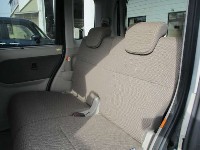 ゆっくりと車を見ていただけるよう、展示場をご用意しております。約20台程の在庫車両を常時展示しておりますので、あなたの1台が見つかるかもしれません。お気軽にご来店ください。