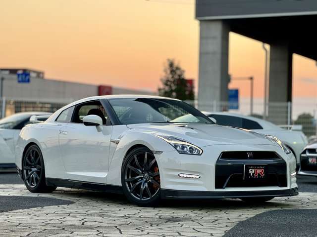 R35GT-R専門店として、車両の状態からGT-Rとしての特性まで、お車選びに対してアドバイスさせて頂いております。ご希望の内容のお車をお探しする事も可能です。まずはお気軽にご相談下さい。